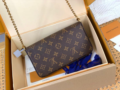 Pochette Chain Bag